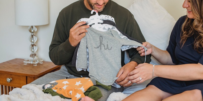 Como vestir o bebê: dicas essenciais para um visual confortável e estiloso